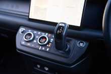 Land Rover Defender 90 D300 MHEV X-Dynamic HSE 