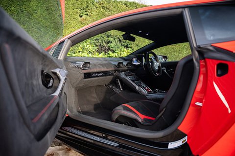 5.2 V10 LP 640-4 Performante Coupe 2dr Petrol LDF 4WD Euro 6 (s/s) (640 ps)