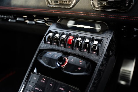 5.2 V10 LP 640-4 Performante Coupe 2dr Petrol LDF 4WD Euro 6 (s/s) (640 ps)