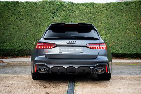 4.0 TFSI V8 Performance Carbon Vorsprung Estate 5dr Petrol Tiptronic quattro Euro 6 (s/s) (630 ps)