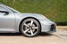 Porsche 911 T 992 Carrera 