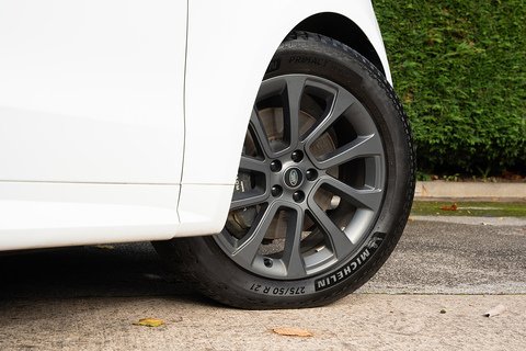 3.0 D300 MHEV Dynamic SE SUV 5dr Diesel Auto 4WD Euro 6 (s/s) (300 ps)