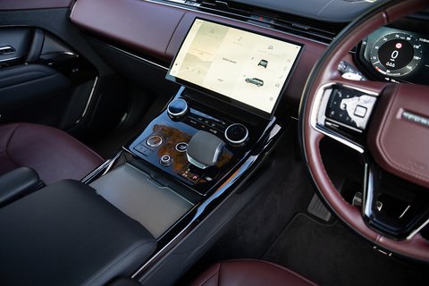 3.0 D300 MHEV Dynamic SE SUV 5dr Diesel Auto 4WD Euro 6 (s/s) (300 ps)