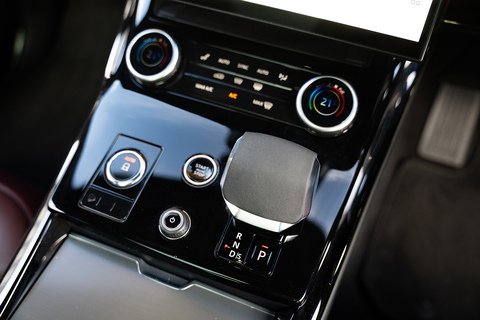 3.0 D300 MHEV Dynamic SE SUV 5dr Diesel Auto 4WD Euro 6 (s/s) (300 ps)