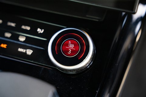 3.0 D300 MHEV Dynamic SE SUV 5dr Diesel Auto 4WD Euro 6 (s/s) (300 ps)