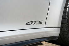 Porsche 911 T 992 Carrera 4 GTS 