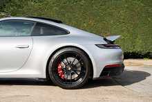 Porsche 911 T 992 Carrera 4 GTS 