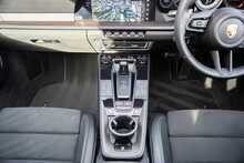 Porsche 911 T 992 Carrera 4 GTS 