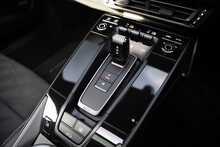 Porsche 911 T 992 Carrera 4 GTS 