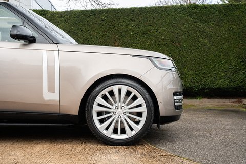 4.4 P530 V8 First Edition SUV 5dr Petrol Auto 4WD Euro 6 (s/s) (530 ps)