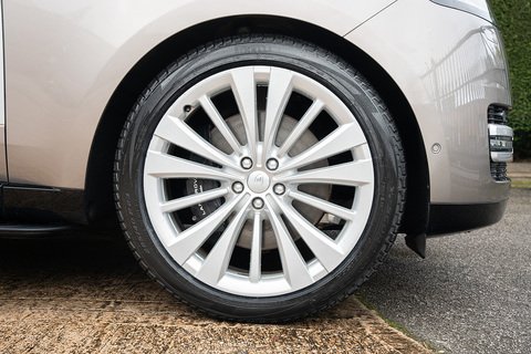 4.4 P530 V8 First Edition SUV 5dr Petrol Auto 4WD Euro 6 (s/s) (530 ps)