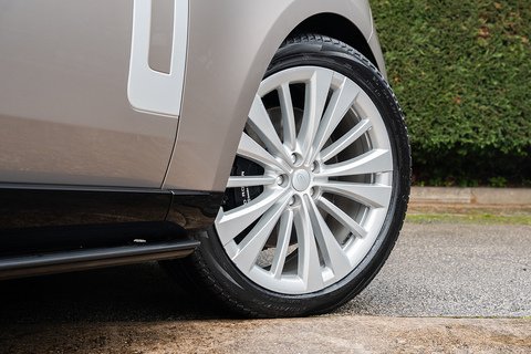 4.4 P530 V8 First Edition SUV 5dr Petrol Auto 4WD Euro 6 (s/s) (530 ps)