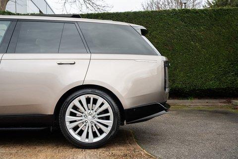 4.4 P530 V8 First Edition SUV 5dr Petrol Auto 4WD Euro 6 (s/s) (530 ps)