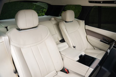 4.4 P530 V8 First Edition SUV 5dr Petrol Auto 4WD Euro 6 (s/s) (530 ps)