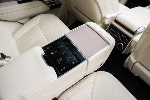 4.4 P530 V8 First Edition SUV 5dr Petrol Auto 4WD Euro 6 (s/s) (530 ps)