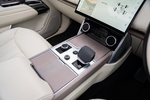 4.4 P530 V8 First Edition SUV 5dr Petrol Auto 4WD Euro 6 (s/s) (530 ps)