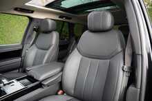 Land Rover Range Rover D300 MHEV SE 