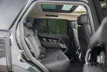 Land Rover Range Rover D300 MHEV SE 