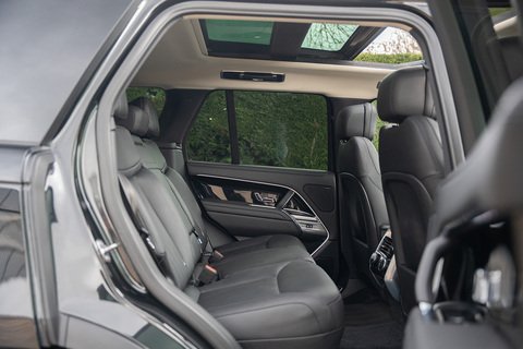 3.0 D300 MHEV SE SUV 5dr Diesel Auto 4WD Euro 6 (s/s) (300 ps)