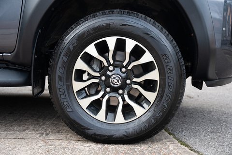 2.8 D-4D GR SPORT Pickup Double Cab 4dr Diesel Auto 4WD Euro 6 (s/s) (204 ps)