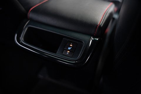 2.8 D-4D GR SPORT Pickup Double Cab 4dr Diesel Auto 4WD Euro 6 (s/s) (204 ps)