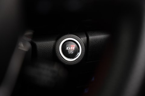 2.8 D-4D GR SPORT Pickup Double Cab 4dr Diesel Auto 4WD Euro 6 (s/s) (204 ps)