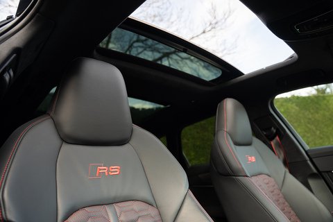 4.0 TFSI V8 Performance Carbon Vorsprung Estate 5dr Petrol Tiptronic quattro Euro 6 (s/s) (630 ps)