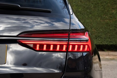 4.0 TFSI V8 Performance Carbon Vorsprung Estate 5dr Petrol Tiptronic quattro Euro 6 (s/s) (630 ps)