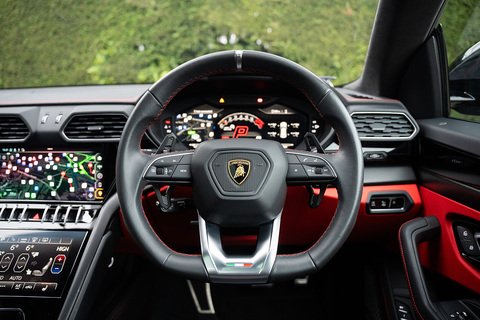 4.0 V8 BiTurbo S SUV 5dr Petrol Auto 4WD Euro 6 (666 ps)