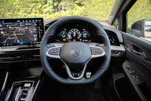 Volkswagen Golf eTSI MHEV R-Line 