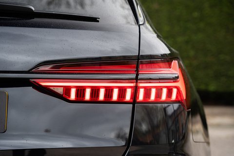 4.0 TFSI V8 Vorsprung Estate 5dr Petrol Tiptronic quattro Euro 6 (s/s) (600 ps)