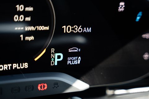 Performance Plus 93.4kWh 4S Saloon 4dr Electric Auto 4WD (11kW Charger) (571 ps)