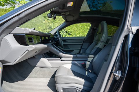 Performance Plus 93.4kWh 4S Saloon 4dr Electric Auto 4WD (11kW Charger) (571 ps)