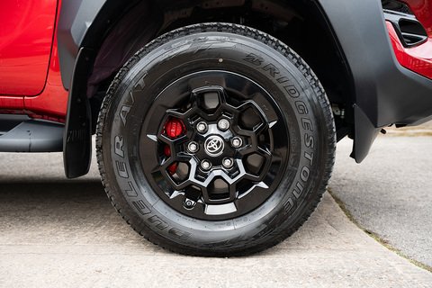 2.8 D-4D GR SPORT II Pickup Double Cab 4dr Diesel Auto 4WD Euro 6 (s/s) (204 ps)