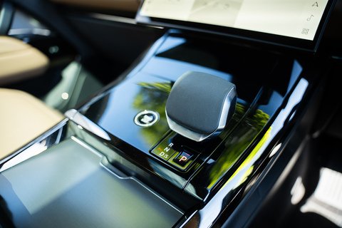 3.0 D300 MHEV SE SUV 5dr Diesel Auto 4WD Euro 6 (s/s) (300 ps)