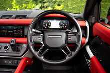 Land Rover Defender 110 D200 MHEV SE 