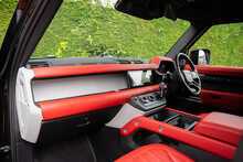 Land Rover Defender 110 D200 MHEV SE 