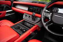 Land Rover Defender 110 D200 MHEV SE 