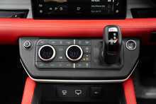Land Rover Defender 110 D200 MHEV SE 