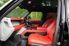 Land Rover Defender 110 D200 MHEV SE 