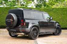 Land Rover Defender 110 D200 MHEV SE 