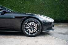 Aston Martin DB11 V12 