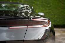 Aston Martin DB11 V12 