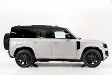 Land Rover Defender 110 P635 V8 MHEV OCTA 