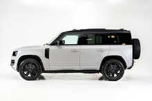 Land Rover Defender 110 P635 V8 MHEV OCTA 