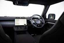 Land Rover Defender 110 P635 V8 MHEV OCTA 