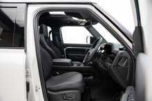Land Rover Defender 110 P635 V8 MHEV OCTA 