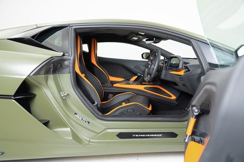 4.0 V8 BiTurbo HPEV 3.8kWh Coupe 2dr Petrol Plug-in Hybrid AMT 4WD Euro 6 (920 ps)