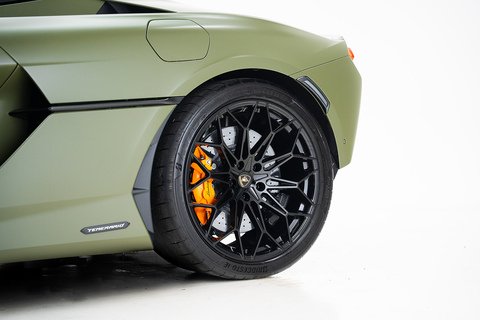 4.0 V8 BiTurbo HPEV 3.8kWh Coupe 2dr Petrol Plug-in Hybrid AMT 4WD Euro 6 (920 ps)