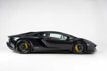 Lamborghini Aventador V12 LP 740-4 S 
